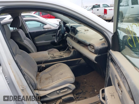 2023 Honda Pilot Elite with VIN 5FNYG1H80PB020937, listed as a IAAI auction lot 42024743 with 20,740 mi miles and . Bid and sale history available at DreamBid. Image 5.