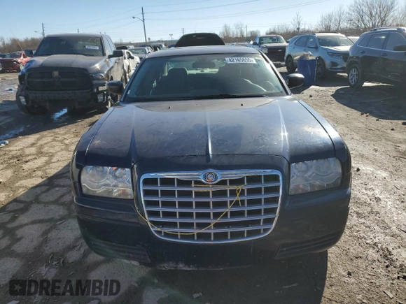 2005 Chrysler 300 300 z VIN 2C3JA43R15H636551, wystawiony jako Copart lot #42165655 z przebiegiem Nie podano mil oraz Nie do naprawy • Non repairable. Historia ofert i sprzedaży dostępna na DreamBid. Obrazek 5.