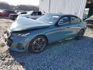 2024 BMW 5 Series 530i xDrive z VIN WBA53FJ08RCS22499, wystawiony jako Copart lot #45479485 z przebiegiem 12 865 mil mil oraz Szkoda całkowita • Salvage title. Historia ofert i sprzedaży dostępna na DreamBid. Obrazek 1.