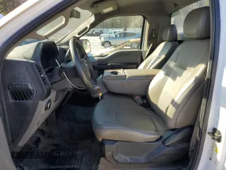 2018 Ford F-150 XL with VIN 1FTMF1C5XJKE11733, listed as a Copart auction lot 86049854 with 229,238 mi miles and Clean title. Bid and sale history available at DreamBid. Image 7.