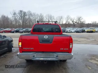 2006 Nissan Frontier SE z VIN 1N6AD07W96C455744, wystawiony jako IAAI lot #41728920 z przebiegiem 176 107 mil mil oraz . Historia ofert i sprzedaży dostępna na DreamBid. Obrazek 16.