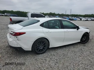 2025 Toyota Camry LE z VIN 4T1DAACK6SU025512, wystawiony jako Copart lot #54516175 z przebiegiem 11 046 mil mil oraz Czysty tytuł • Clean title. Historia ofert i sprzedaży dostępna na DreamBid. Obrazek 3.