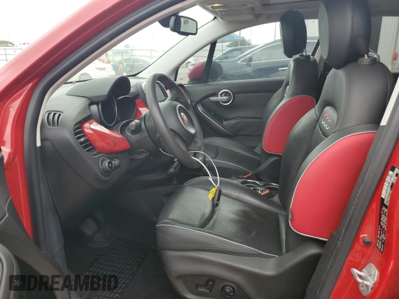 2016 FIAT 500X Lounge z VIN ZFBCFYDT5GP384439, wystawiony jako Copart lot #54545015 z przebiegiem 59 184 mil mil oraz Szkody całkowita. Historia ofert i sprzedaży dostępna na DreamBid. Obrazek 7.
