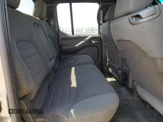 2005 Nissan Frontier LE z VIN 1N6AD07W95C417736, wystawiony jako Copart lot #55112835 z przebiegiem 217 251 mil mil oraz Szkoda całkowita • Salvage title. Historia ofert i sprzedaży dostępna na DreamBid. Obrazek 10.