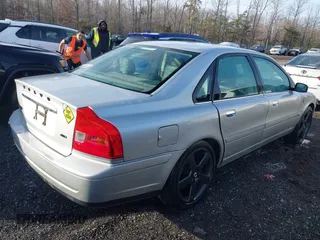 2005 Volvo S80 with VIN YV1TH592051411109, listed as a IAAI auction lot 41373718 with 180,446 mi miles. Bid and sale history available at carsss.com. Image 4.