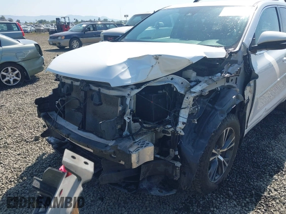 2018 Toyota Highlander LE с VIN 5TDBZRFH4JS907963, выставлен на аукционе IAAI как лот 42160263 с пробегом 42 074 миль миль и . История ставок и продаж доступна на DreamBid. Изображение 6.