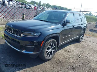2024 Jeep Grand Cherokee Limited z VIN 1C4RJKBG3R8549670, wystawiony jako IAAI lot #42685618 z przebiegiem 41 868 mil mil oraz . Historia ofert i sprzedaży dostępna na DreamBid. Obrazek 17.