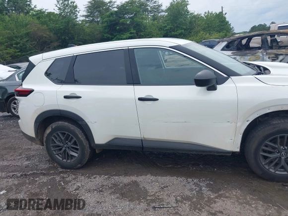 2024 Nissan Rogue S z VIN 5N1BT3AA4RC681960, wystawiony jako IAAI lot #42216264 z przebiegiem 37 882 mil mil oraz . Historia ofert i sprzedaży dostępna na DreamBid. Obrazek 13.