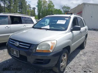 2005 Kia Sportage LX with VIN KNDJF724957093031, listed as a IAAI auction lot 42024810 with 141,557 mi miles. Bid and sale history available at carsss.com. Image 2.
