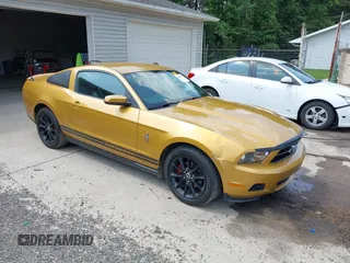 2010 Ford Mustang V6 с VIN 1ZVBP8AN3A5123709, выставлен на аукционе IAAI как лот 42451679 с пробегом 97 013 миль миль и . История ставок и продаж доступна на DreamBid. Изображение 1.