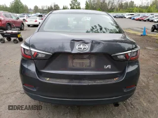 2016 Scion iA z VIN 3MYDLBZV4GY127533, wystawiony jako Copart lot #54408935 z przebiegiem 101 917 mil mil oraz Szkody całkowita. Historia ofert i sprzedaży dostępna na DreamBid. Obrazek 6.