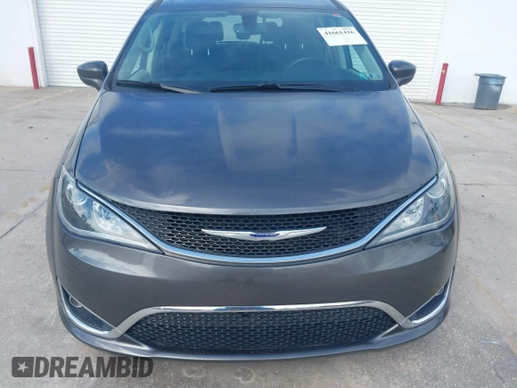 2020 Chrysler Pacifica Touring L z VIN 2C4RC1BG7LR284994, wystawiony jako IAAI lot #41661416 z przebiegiem 101 257 mil mil oraz . Historia ofert i sprzedaży dostępna na DreamBid. Obrazek 12.
