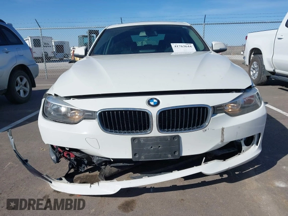 2015 BMW 3 Series 320i xDrive z VIN WBA3C3C55FK202033, wystawiony jako IAAI lot #41763644 z przebiegiem 90 816 mil mil oraz . Historia ofert i sprzedaży dostępna na DreamBid. Obrazek 12.
