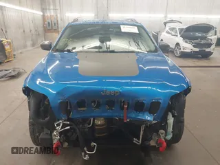 2020 Jeep Cherokee Trailhawk with VIN 1C4PJMBX6LD656570, listed as a IAAI auction lot 42399597 with 88,348 mi miles and . Bid and sale history available at DreamBid. Image 13.