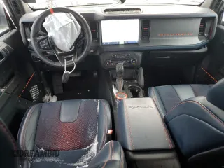 2023 Ford Bronco Raptor z VIN 1FMEE5JR9PLB57242, wystawiony jako Copart lot #88727685 z przebiegiem 43 259 mil mil oraz Szkoda całkowita • Salvage title. Historia ofert i sprzedaży dostępna na DreamBid. Obrazek 8.