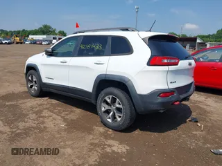 2014 Jeep Cherokee Trailhawk z VIN 1C4PJMBS0EW188976, wystawiony jako IAAI lot #42587233 z przebiegiem 191 670 mil mil oraz . Historia ofert i sprzedaży dostępna na DreamBid. Obrazek 3.