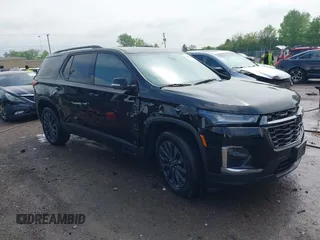 2023 Chevrolet Traverse RS z VIN 1GNEVJKWXPJ290497, wystawiony jako IAAI lot #42200665 z przebiegiem 50 140 mil mil oraz . Historia ofert i sprzedaży dostępna na DreamBid. Obrazek 1.