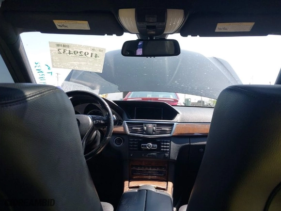 2013 Mercedes-Benz E-Class E 350 Luxury with VIN WDDHF5KB0DA752171, listed as a IAAI auction lot 41929432 with 126,051 mi miles. Bid and sale history available at carsss.com. Image 18.