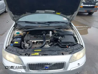 2005 Volvo V70 with VIN YV1SW592752460495, listed as a IAAI auction lot 41910539 with 202,856 mi miles. Bid and sale history available at carsss.com. Image 10.