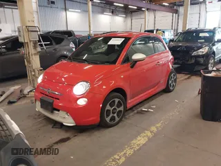 2018 FIAT 500e z VIN 3C3CFFGE4JT377259, wystawiony jako IAAI lot #41940039 z przebiegiem 61 053 mil mil oraz . Historia ofert i sprzedaży dostępna na DreamBid. Obrazek 2.