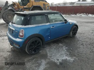 2011 MINI Hardtop S z VIN WMWSV3C50BTY12514, wystawiony jako IAAI lot #40989520 z przebiegiem 199 445 mil mil oraz . Historia ofert i sprzedaży dostępna na DreamBid. Obrazek 4.