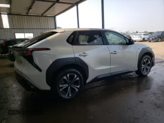 2023 Toyota bZ4X XLE z VIN JTMABABA9PA028605, wystawiony jako Copart lot #64114784 z przebiegiem 4 320 mil mil oraz Czysty tytuł • Clean title. Historia ofert i sprzedaży dostępna na DreamBid. Obrazek 3.