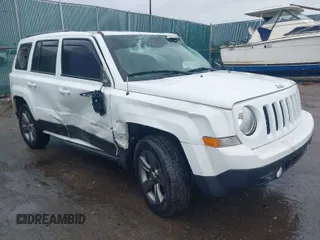 2015 Jeep Patriot Latitude z VIN 1C4NJRFB3FD154333, wystawiony jako IAAI lot #41732679 z przebiegiem 66 739 mil mil oraz . Historia ofert i sprzedaży dostępna na DreamBid. Obrazek 1.