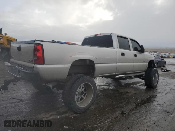 2007 GMC Sierra 3500 SRW Work Trk z VIN 1GTHK33D27F106146, wystawiony jako Copart lot #77556084 z przebiegiem 277 900 mil mil oraz Szkody całkowita. Historia ofert i sprzedaży dostępna na DreamBid. Obrazek 3.