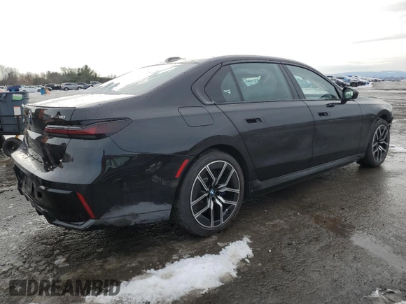 2024 BMW i7 xDrive60 z VIN WBY53EJ03RCP66405, wystawiony jako Copart lot #86143024 z przebiegiem 8304 mil mil oraz Szkody całkowita. Historia ofert i sprzedaży dostępna na DreamBid. Obrazek 3.