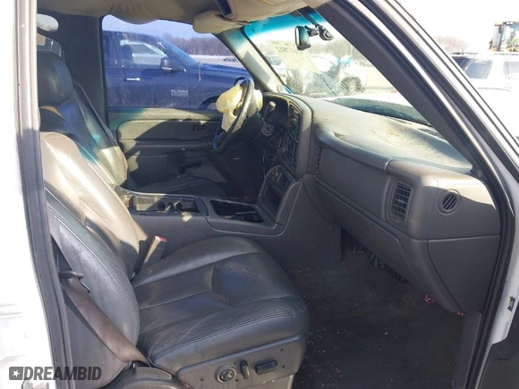 2004 Chevrolet Silverado 1500 Crew Cab LT with VIN 2GCEK13T541343313, listed as a IAAI auction lot 41617812 with 189,916 mi miles. Bid and sale history available at carsss.com. Image 5.