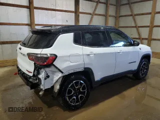 2025 Jeep Compass Trailhawk z VIN 3C4NJDDN6ST543410, wystawiony jako Copart lot #62530235 z przebiegiem 9 197 mil mil oraz Czysty tytuł • Clean title. Historia ofert i sprzedaży dostępna na DreamBid. Obrazek 3.
