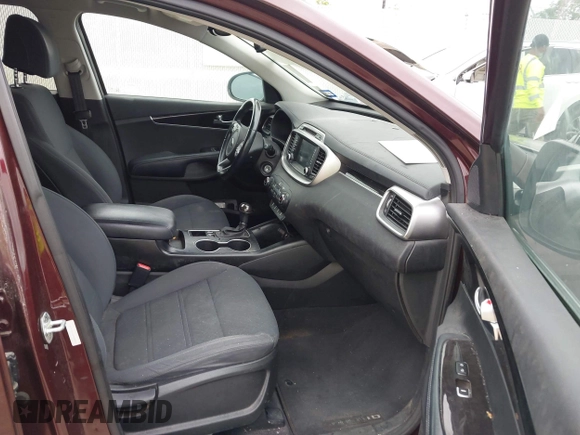 2017 Kia Sorento LX with VIN 5XYPG4A31HG259077, listed as a IAAI auction lot 42199198 with Not Provided miles. Bid and sale history available at carsss.com. Image 5.