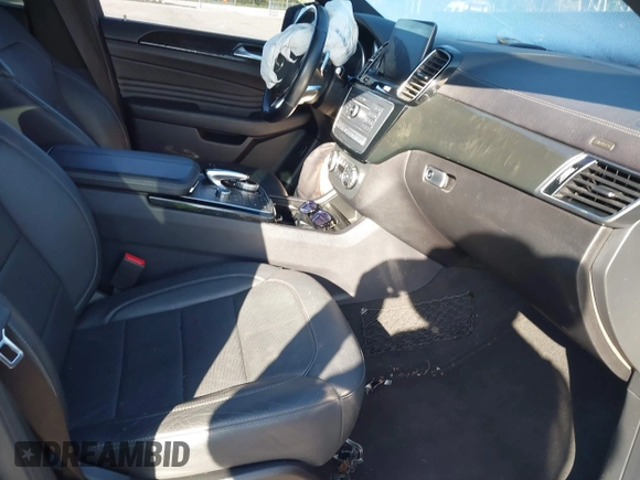 2016 Mercedes-Benz GLE 450 AMG z VIN 4JGED6EB1GA041907, wystawiony jako IAAI lot #41523151 z przebiegiem 70 856 mil mil oraz . Historia ofert i sprzedaży dostępna na DreamBid. Obrazek 5.