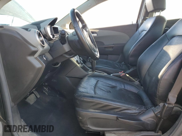 2012 Chevrolet Sonic LTZ z VIN 1G1JE6SH2C4126197, wystawiony jako Copart lot #85541214 z przebiegiem Nie podano mil oraz Szkoda całkowita • Salvage title. Historia ofert i sprzedaży dostępna na DreamBid. Obrazek 7.