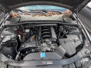 2007 BMW 3 Series 328i z VIN WBAVA37557NE29329, wystawiony jako Copart lot #90951755 z przebiegiem 168 081 mil mil oraz Czysty tytuł • Clean title. Historia ofert i sprzedaży dostępna na DreamBid. Obrazek 11.