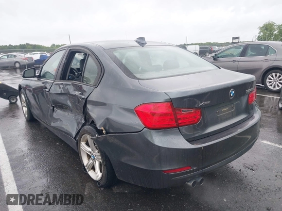2014 BMW 3 Series 328i xDrive z VIN WBA3B5G51ENS09342, wystawiony jako IAAI lot #42270723 z przebiegiem 169 064 mil mil oraz . Historia ofert i sprzedaży dostępna na DreamBid. Obrazek 6.
