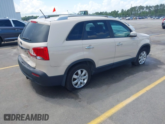 2011 Kia Sorento LX with VIN 5XYKT4A18BG076514, listed as a IAAI auction lot 41930933 with 186,783 mi miles. Bid and sale history available at carsss.com. Image 4.