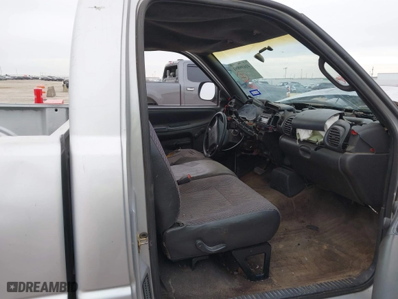 2001 Dodge Ram 1500 Work Special with VIN 1B7HC16X71S331748, listed as a IAAI auction lot 41699891 with 261,460 mi miles. Bid and sale history available at carsss.com. Image 5.