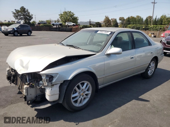 2000 Toyota Camry LE z VIN JT2BF28K5Y0261315, wystawiony jako Copart lot #59607935 z przebiegiem 87 184 mil mil oraz Szkoda całkowita • Salvage title. Historia ofert i sprzedaży dostępna na DreamBid. Obrazek 1.