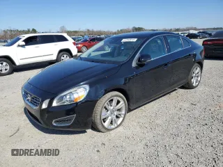 2013 Volvo S60 T6 R-Design Platinum z VIN YV1902FH3D2232404, wystawiony jako Copart lot #47243815 z przebiegiem 58 541 mil mil oraz Szkoda całkowita • Salvage title. Historia ofert i sprzedaży dostępna na DreamBid. Obrazek 1.