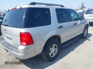 2005 Ford Explorer XLT z VIN 1FMZU63E85ZA68244, wystawiony jako IAAI lot #42397955 z przebiegiem 120 745 mil mil oraz . Historia ofert i sprzedaży dostępna na DreamBid. Obrazek 4.