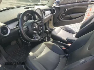 2013 MINI Hardtop с VIN WMWSU3C57DT681944, выставлен на аукционе Copart как лот 60126245 с пробегом 118 319 миль миль и Списание • Salvage title. История ставок и продаж доступна на DreamBid. Изображение 8.