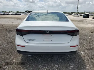 2024 Honda Accord LX z VIN 1HGCY1F2XRA044763, wystawiony jako Copart lot #51699514 z przebiegiem 1817 mil mil oraz Szkody całkowita. Historia ofert i sprzedaży dostępna na DreamBid. Obrazek 6.