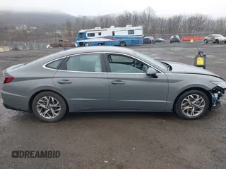 2023 Hyundai Sonata SEL z VIN KMHL64JA2PA256098, wystawiony jako IAAI lot #41846406 z przebiegiem 17 297 mil mil oraz . Historia ofert i sprzedaży dostępna na DreamBid. Obrazek 14.