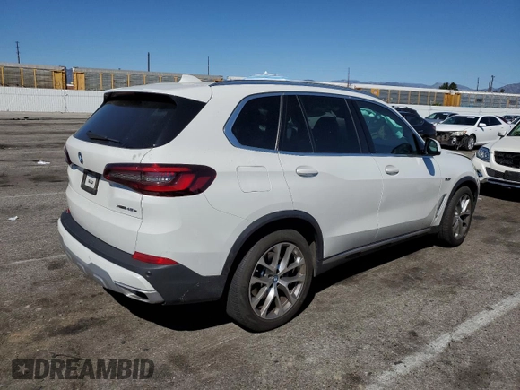 2023 BMW X5 xDrive45e z VIN 5UXTA6C02P9P99227, wystawiony jako Copart lot #50364625 z przebiegiem Nie podano mil oraz Szkoda całkowita • Salvage title. Historia ofert i sprzedaży dostępna na DreamBid. Obrazek 3.