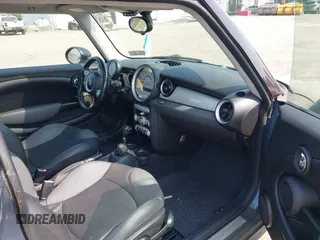 2010 MINI Hardtop with VIN WMWMF3C55ATZ64213, listed as a IAAI auction lot 42432622 with 124,913 mi miles and . Bid and sale history available at DreamBid. Image 5.