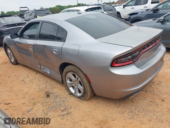 2015 Dodge Charger SE z VIN 2C3CDXBGXFH812970, wystawiony jako IAAI lot #42302350 z przebiegiem 204 107 mil mil oraz . Historia ofert i sprzedaży dostępna na DreamBid. Obrazek 3.