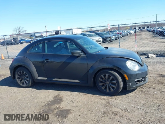 2015 Volkswagen Beetle Fleet Edition z VIN 3VWF17AT6FM645215, wystawiony jako IAAI lot #41906754 z przebiegiem 154 093 mil mil oraz . Historia ofert i sprzedaży dostępna na DreamBid. Obrazek 13.