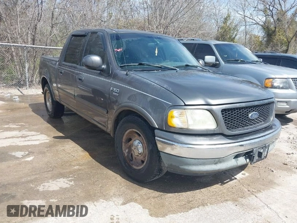 2003 Ford F-150 XLT with VIN 1FTRW076X3KA76379, listed as a IAAI auction lot 41821131 with 221,081 mi miles. Bid and sale history available at carsss.com. Image 1.