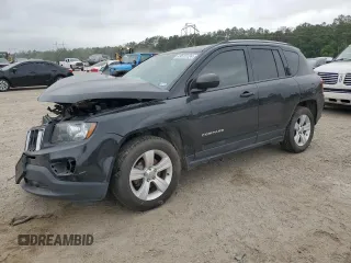 2016 Jeep Compass Sport SE z VIN 1C4NJCBA8GD813714, wystawiony jako Copart lot #56682064 z przebiegiem 152 555 mil mil oraz Szkoda całkowita • Salvage title. Historia ofert i sprzedaży dostępna na DreamBid. Obrazek 1.